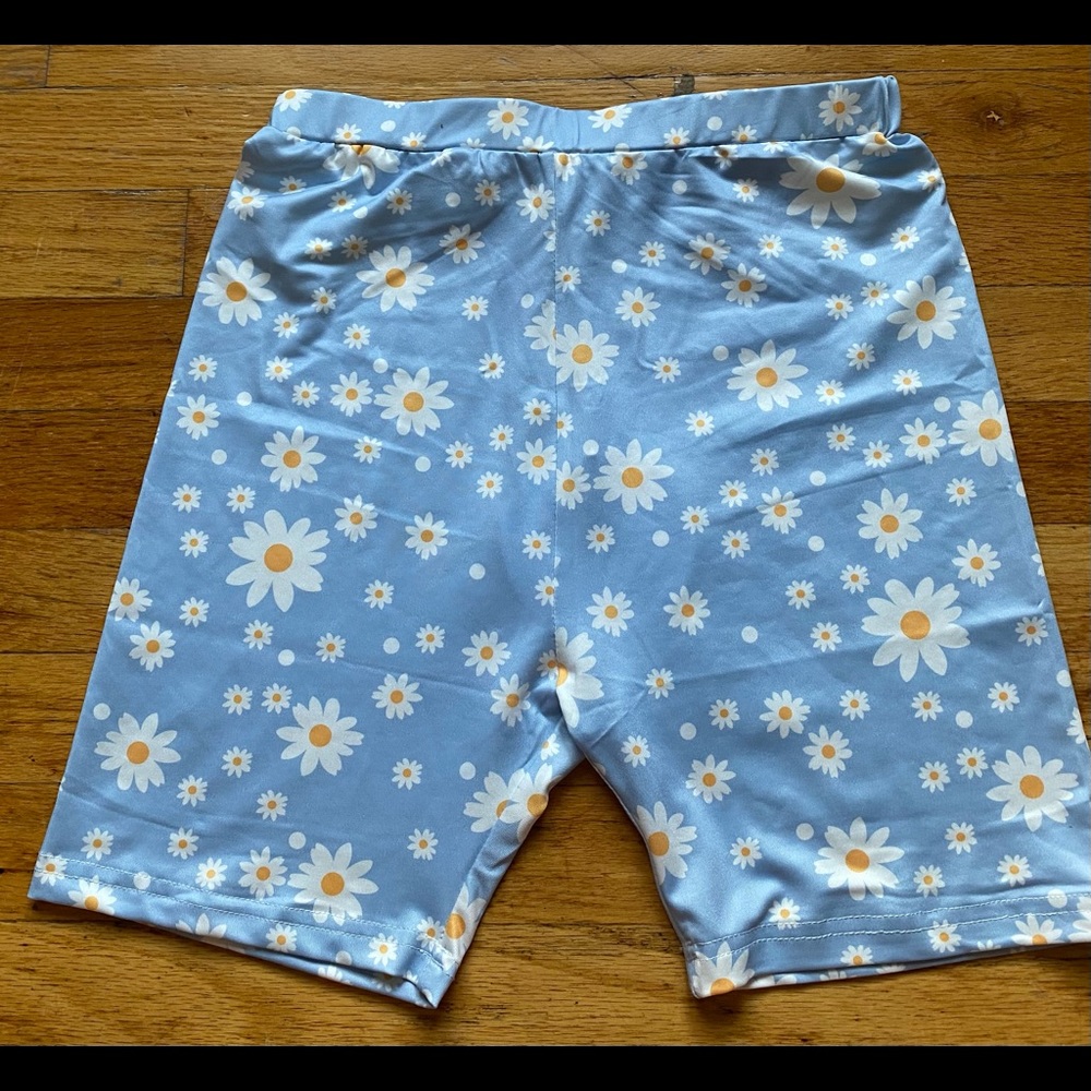 Princess Polly blue flower biker shorts never worn